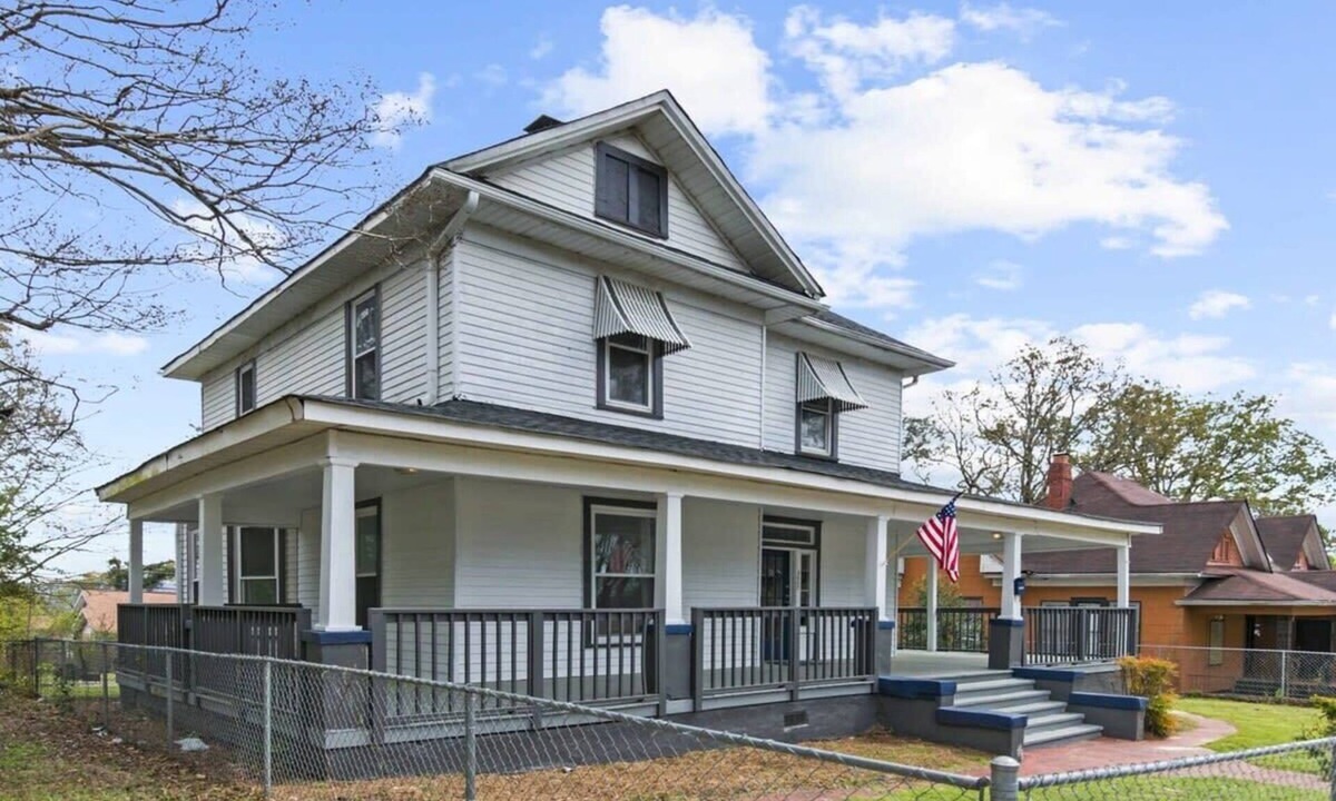 Birmingham House | 1 Mile to Bham CrossPlex & Near Legion Field