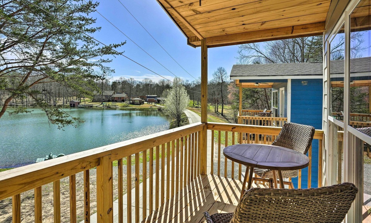 Trenton Cottage | 10 Mi to Drive-in: Lakefront Trenton Cabin!