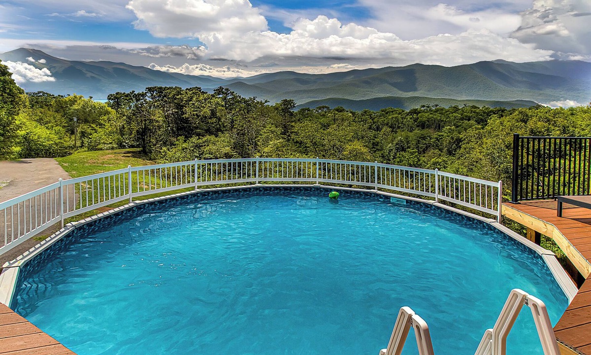 Sevierville Cabin | 10 min to Soaky mntns & shoping, private backyard