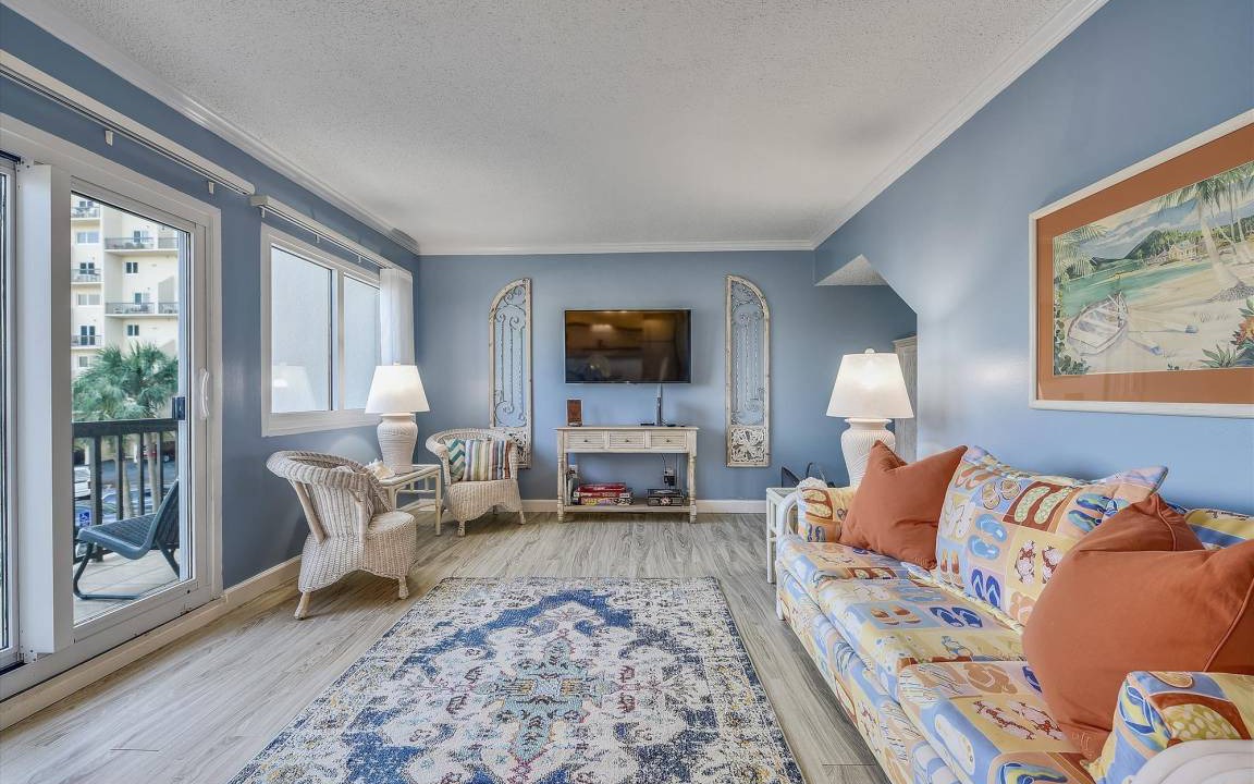 Sunnyside Condo | 121 m² Condo ∙ 2 bedrooms ∙ 6 guests