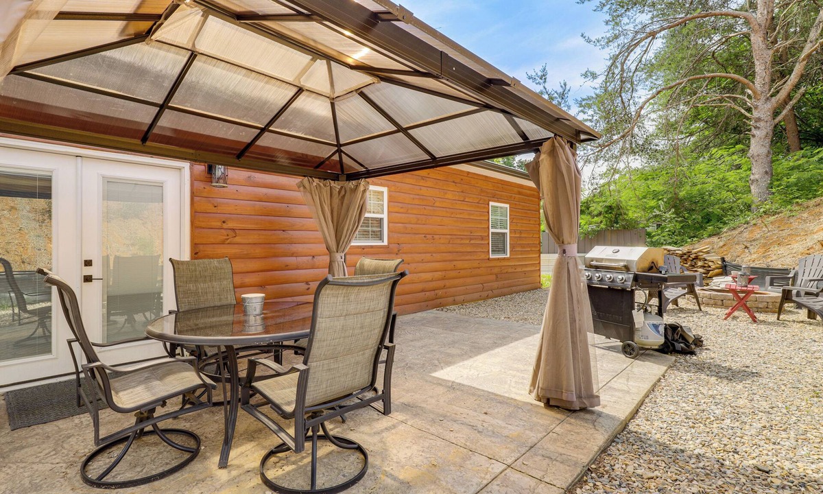 Newport Cabin | 15 Mi to Pigeon River Rafting: Newly Built Cabin!