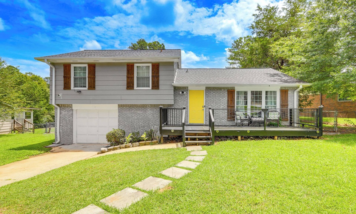 Church Street House | 18 Mi to Dtwn Atlanta: Pet-Friendly Home w/Yard!