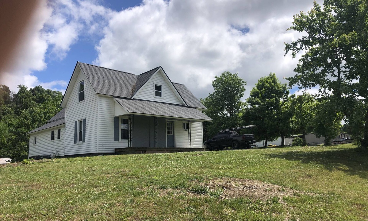 Seymour House | 1900 Farm House directly between Pigeon Forge and Knoxville