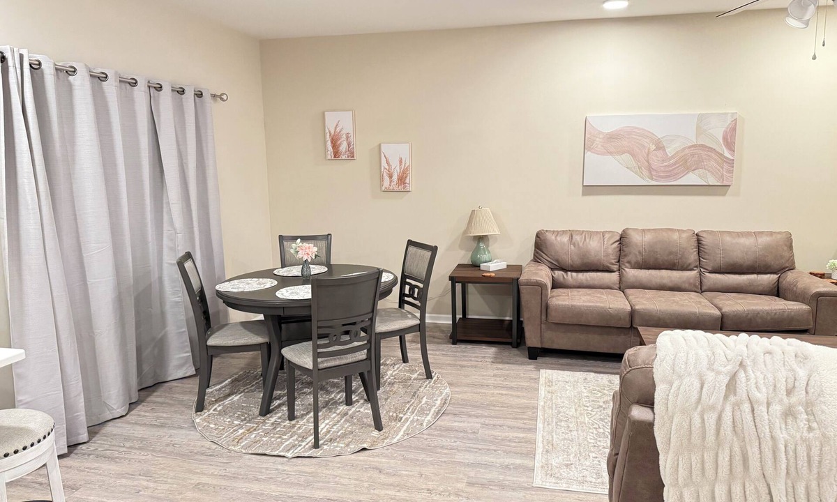 Huntsville Apartment | 1B comfy new 2-bedroom apartment in Huntsville 5 min from mall Hosp & downtown.