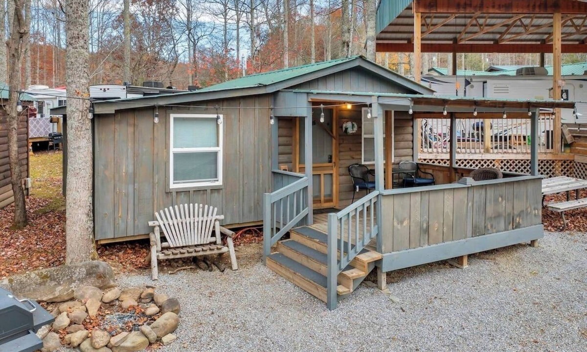 Gatlinburg Cabin | 1BR Cabin in Gatlinburg close to Pigeon Forge