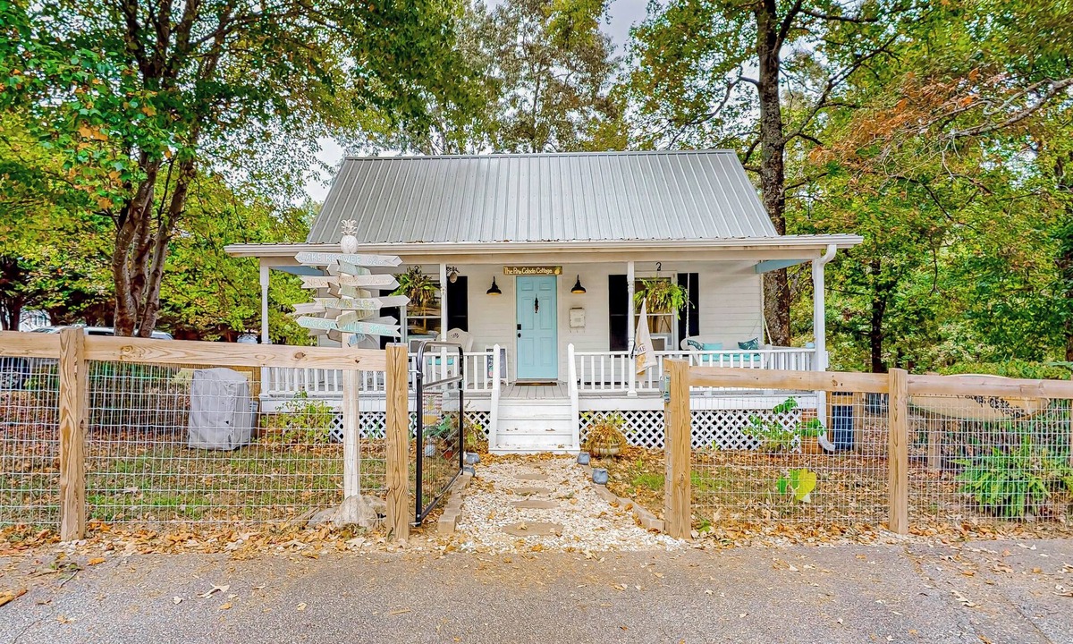 Landrum House | 1BR Dog-Friendly Home w/In-Unit Laundry