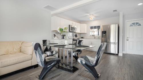 Caloosahatchee Apartment | 2 bedroom 2 bathroom apartment in Cape Coral yacht club area