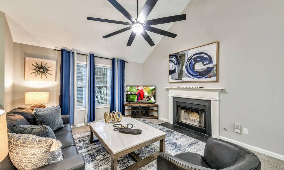 Clarkdale House | 2 King Suites | 2 Queen BR | 2 Living Rms (md)