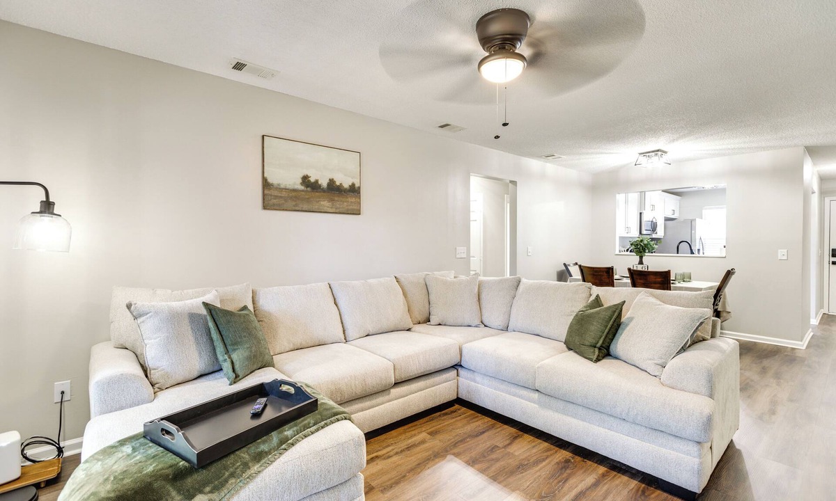 Hinesville Condo | 2 Mi to Fort Stewart: Modern Hinesville Haven