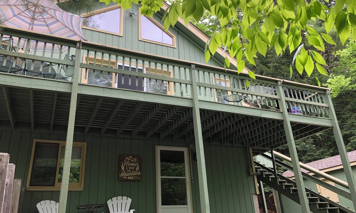 Eidelweiss Village Ski Chalet | 2 min WALK to BEACH!Summer Escape!Relax,hike,swim,shop.NConway/Eidelweiss.