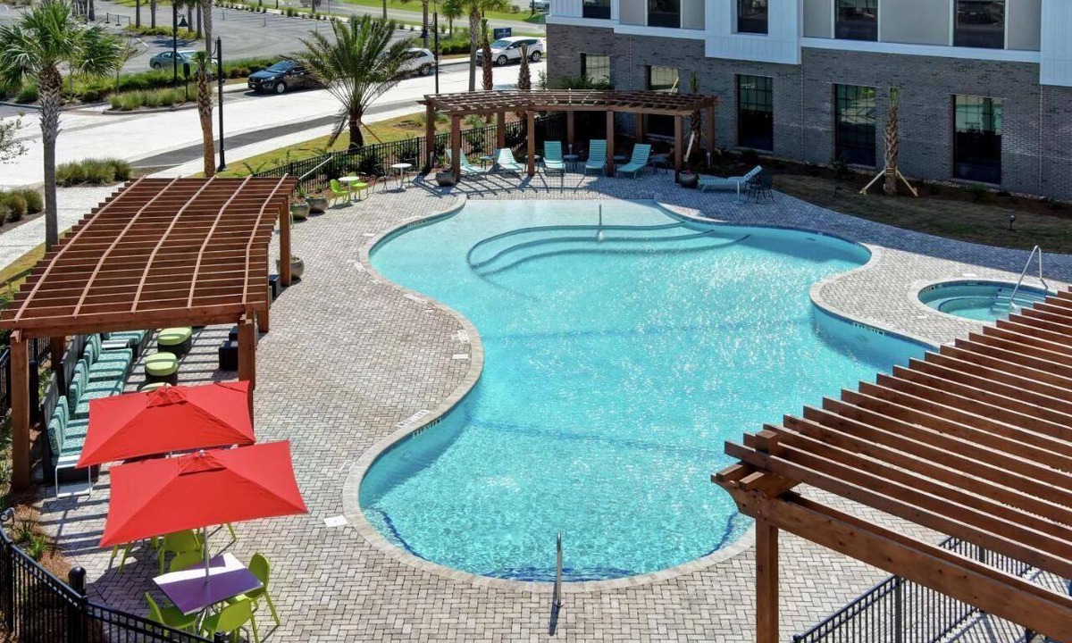 Jekyll Island Hotel | 2 Queen Beds | Free Breakfast & Pool | 5 mi to Golf Club and Nature Reserves