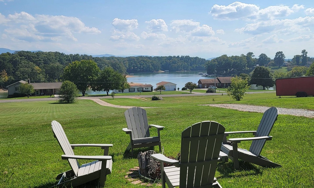 Dandridge Cabin | 20% OFF Lake View Retreat- Lake & Mountain View, Hot Tub, Fire Pit, Porch Swing