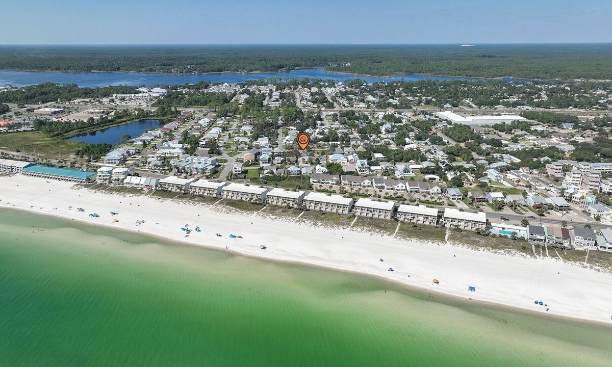 Inlet Beach Heights Cottage | 2mins to suger white beach. Pet-Friendly! Big space, new furnitures & privacy!
