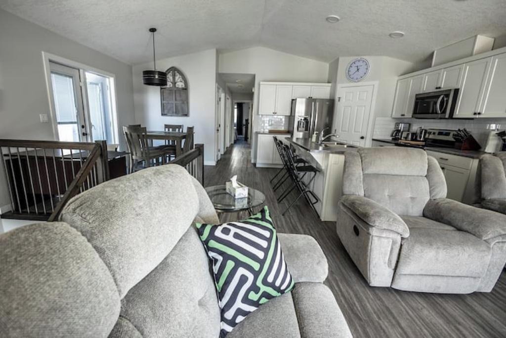 Clairmont Apartment | 3 bed, 2 full bathrooms parking for 2 vehicles