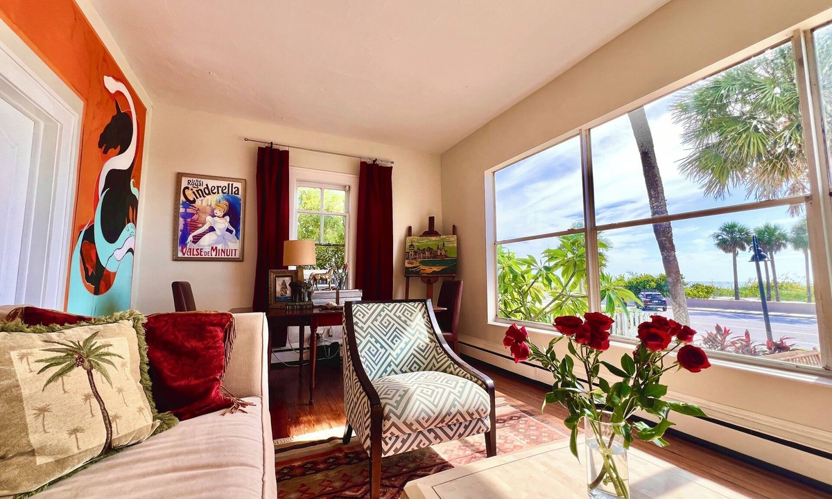 Pass-a-Grille House | 3-Bedroom Beachfront Home - “Con La Marea”