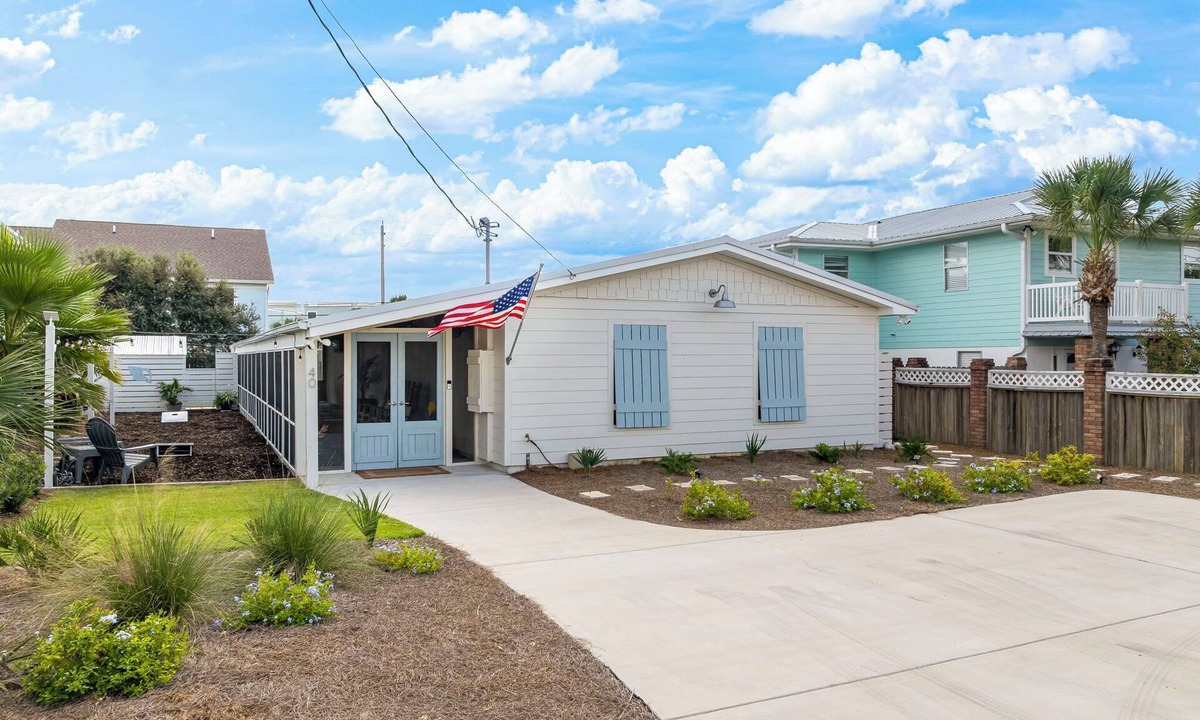 Inlet Beach Heights Cottage | 3-bedroom family-friendly cottage in Panama City Beach - 2minutes from beach!