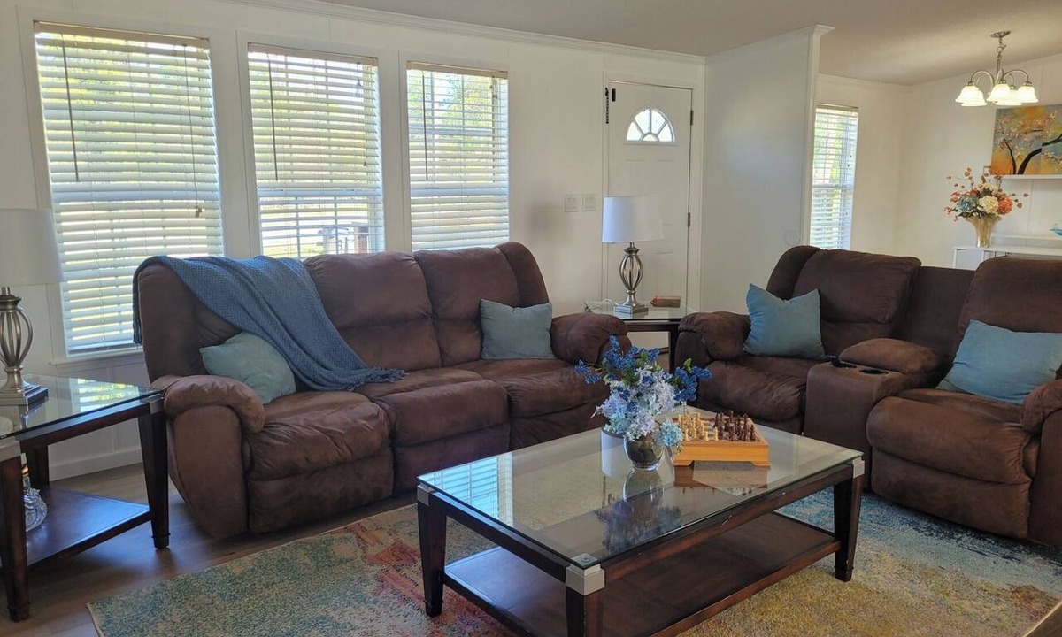 Northside House | 3 Bedroom Home with RV Hookup and Fishing Lake - Manufactured Home