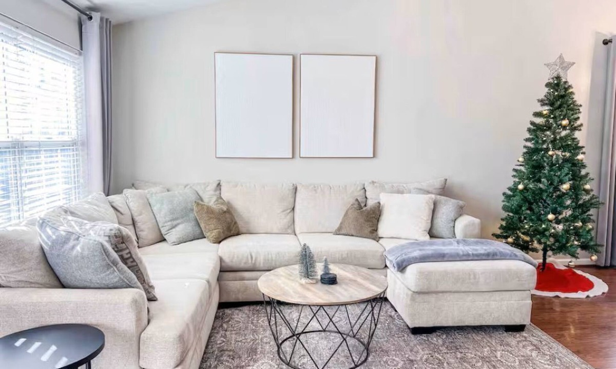 Madison House | 3 Bedroom House with yard & stellar location!