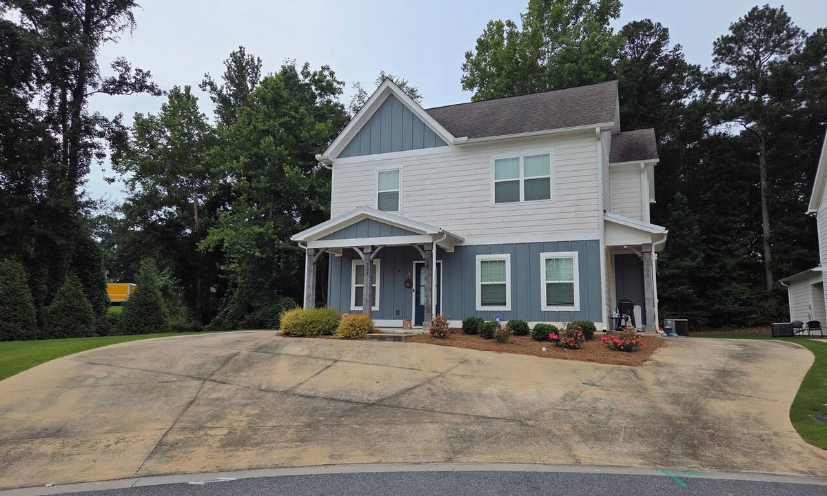 Pickwood House | 3-bedroom townhome 1.5 miles from Toomer's Corner/Auburn University