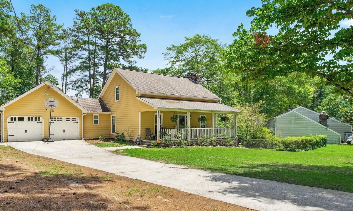 Riverdale House | 3 bedroom Vintage Home with a Modern Feel