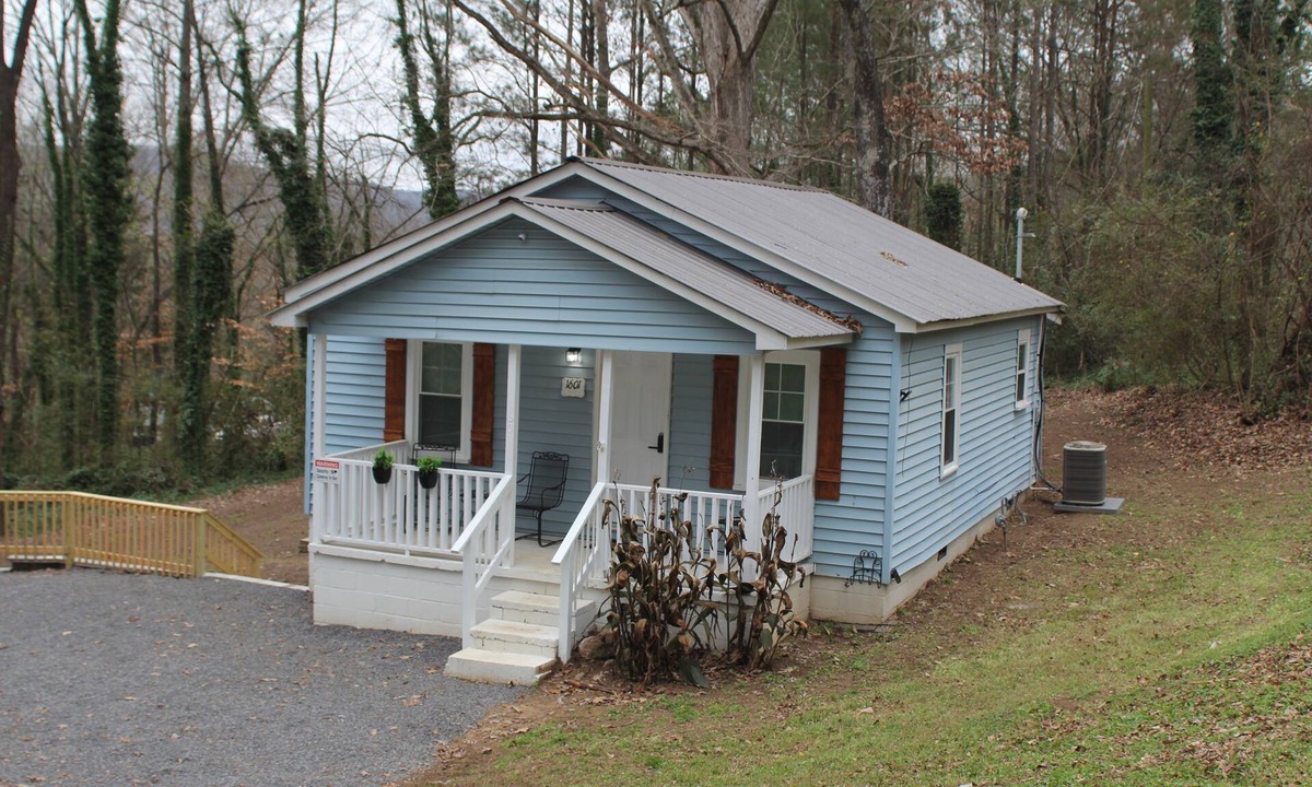 Guntersville House | 3 Minutes from local boat ramp, GREAT for fishermen or buisness