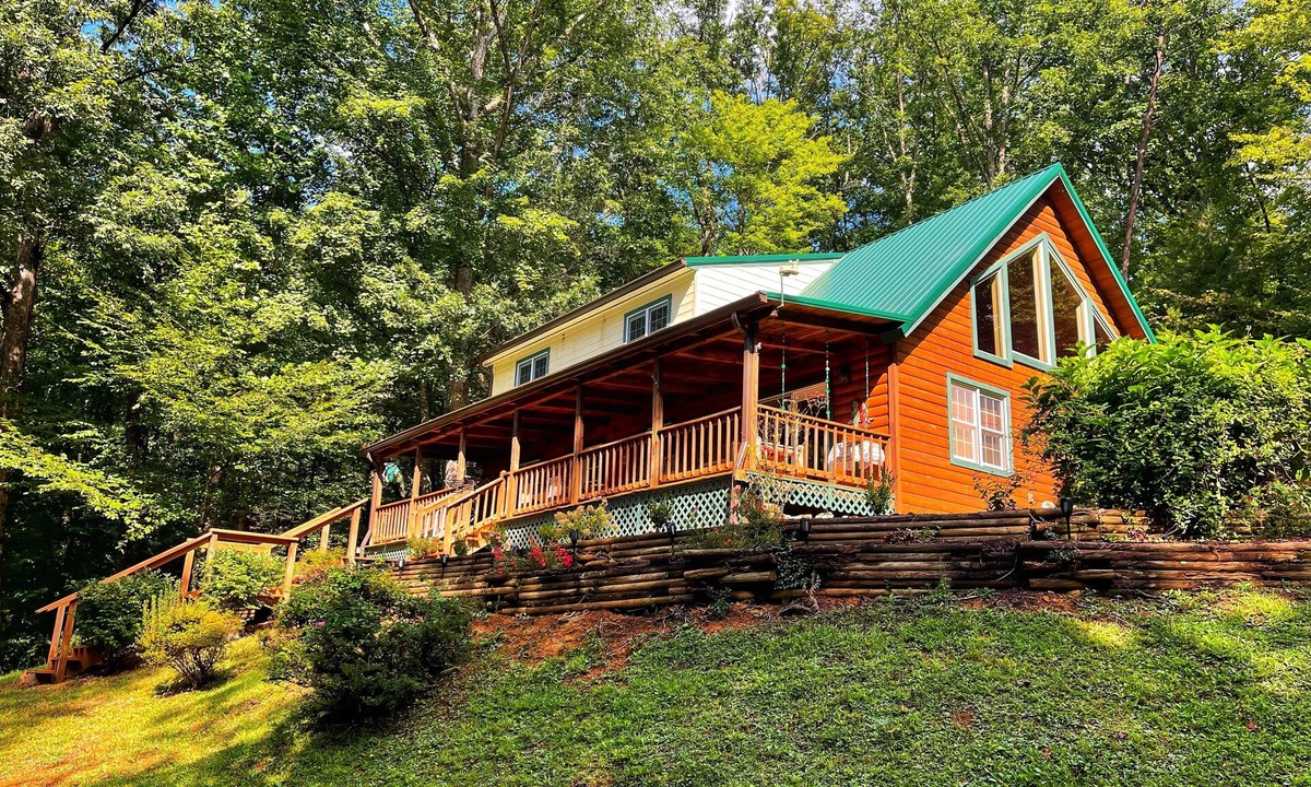 Cosby House | 3Bedroom~ 2Bath~Near All Attractions, Hot Tub~Game Room~Popcorn Machine~Views