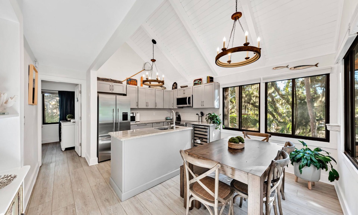 Seabrook Island Cottage | 3BR/2BA Cottage! Close to beach! Golf Course Views! Dog Friendly! Amenity access included!