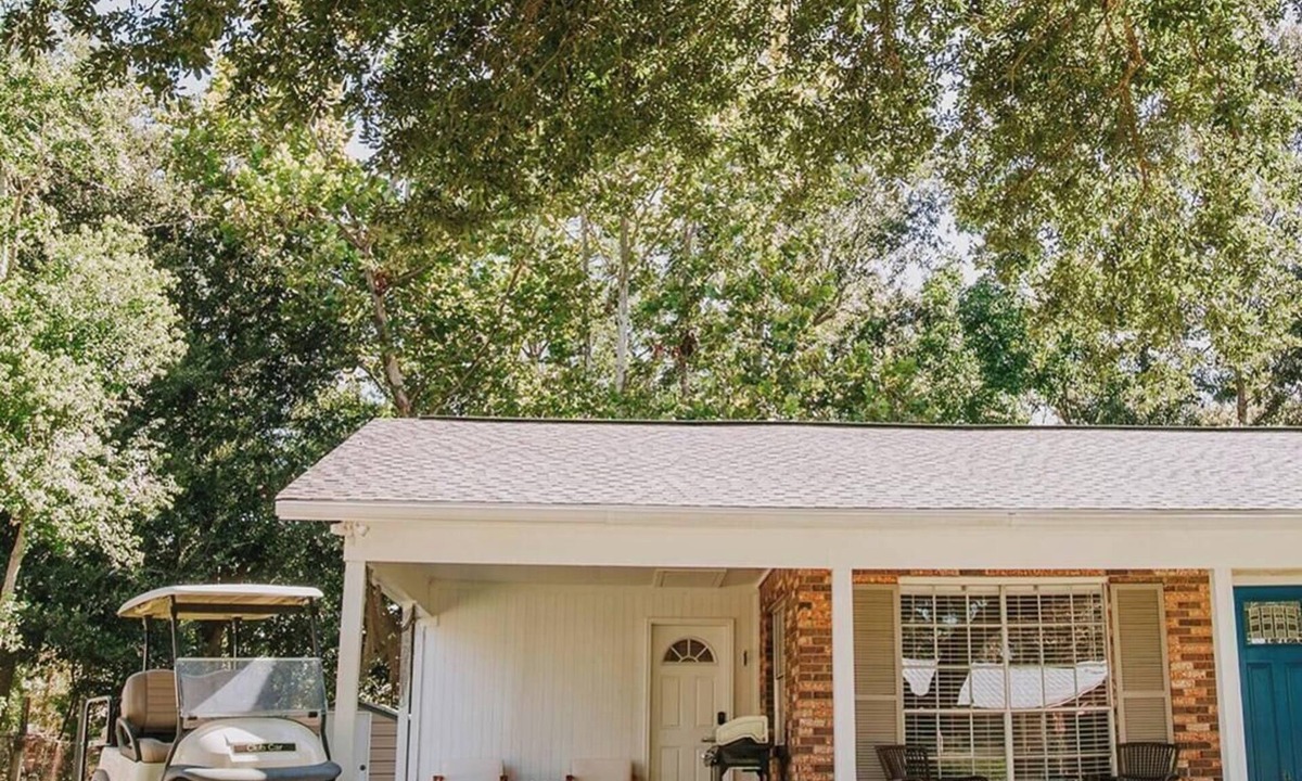 Ocean Springs House | 3BR/2BA w/GOLF CART! Close to Beach & Downtown Ocean Springs! Southern Exposure