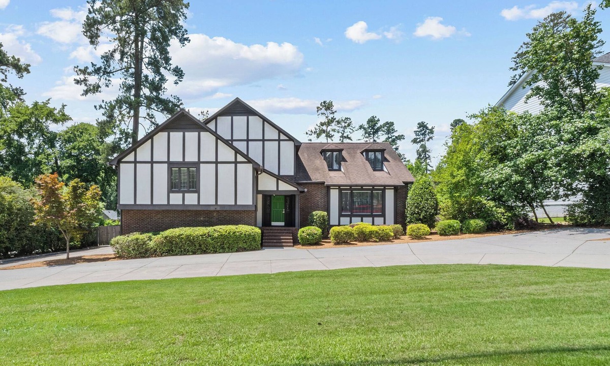 Augusta House | 4,000 sf home offers 6 bedrooms, 3 full baths, and 3 separate living rooms,