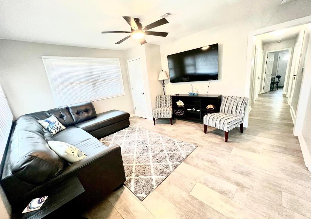 Gulfport House | 4/2 Home Close to Beach, Centrally located!