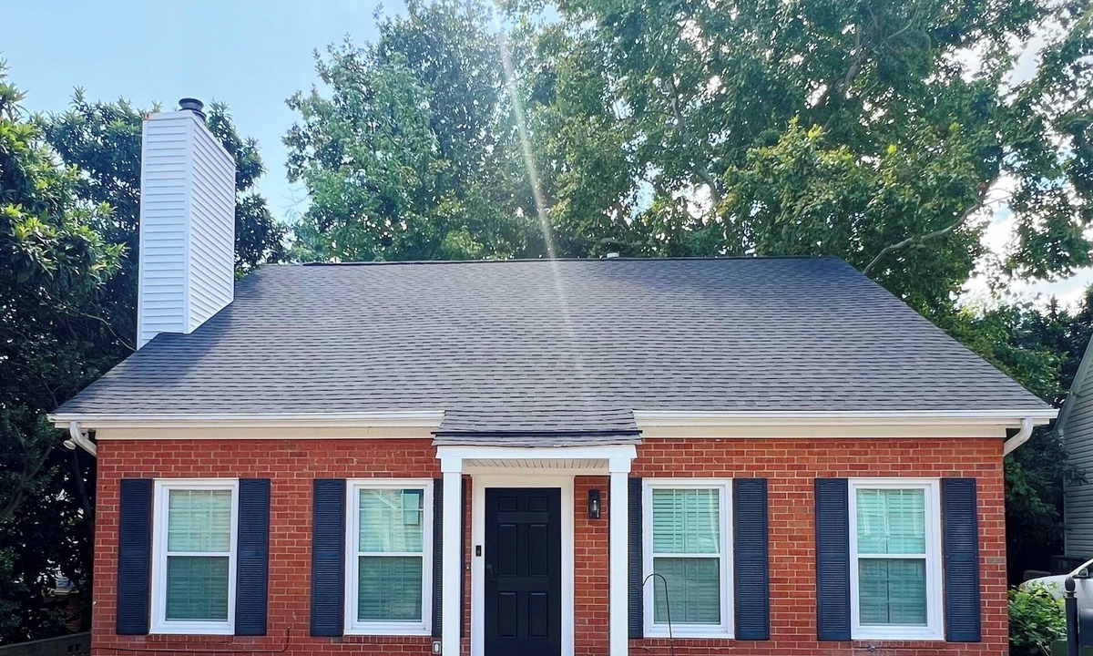 Summerville House | 4 Bedrooms 4 Bathrooms 2 Laundry Rooms - Brick Cottage