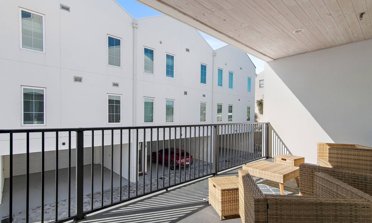 Laguna Beach House | 4 Br Tn Home! | Elevator | Heated Community Pool | 2Min Walk To The Beach!
