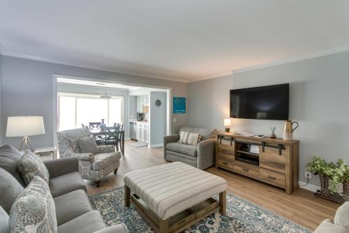St. Simons Island House | 4 Mi to Beach: St Simons Island Golf Course Condo