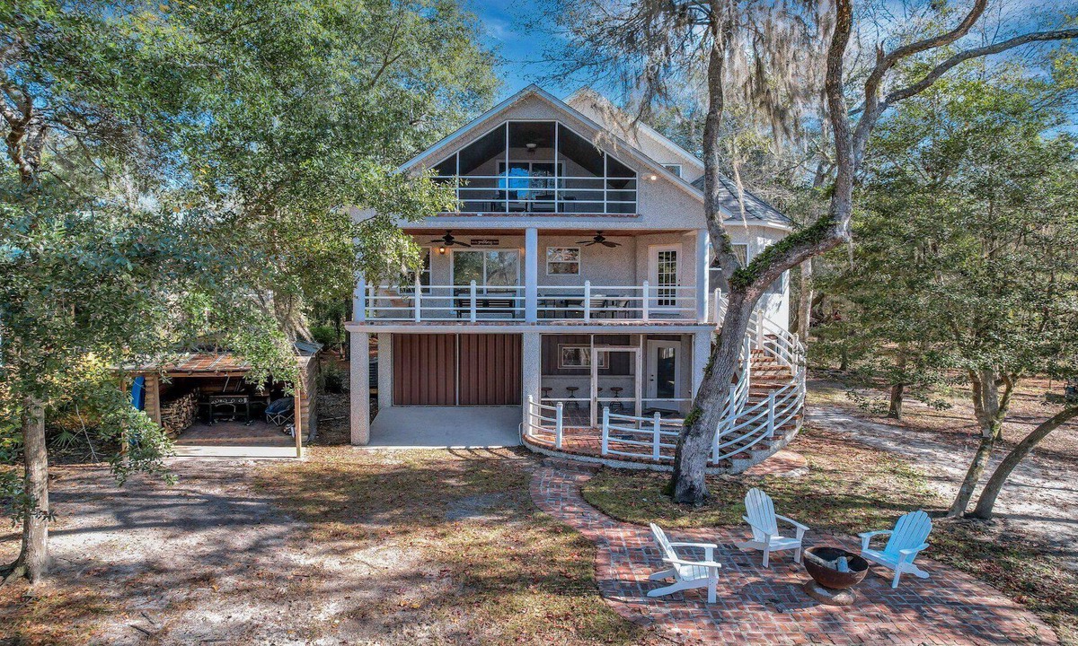Waynesville House | 4BR/3BA Cabin on Satilla River | Sleeps 12 | Adventure Awaits