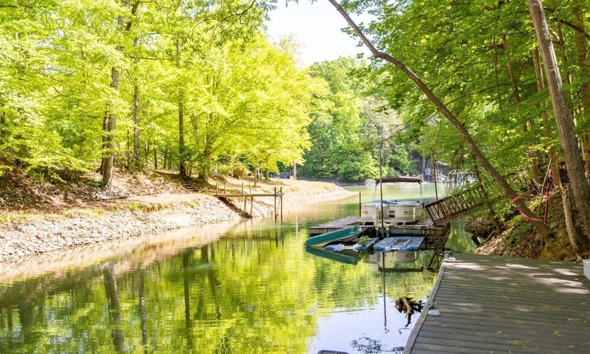 Troutman House | 4BR Lake Norman Retreat Private Cove + Luxury Lakefront Living