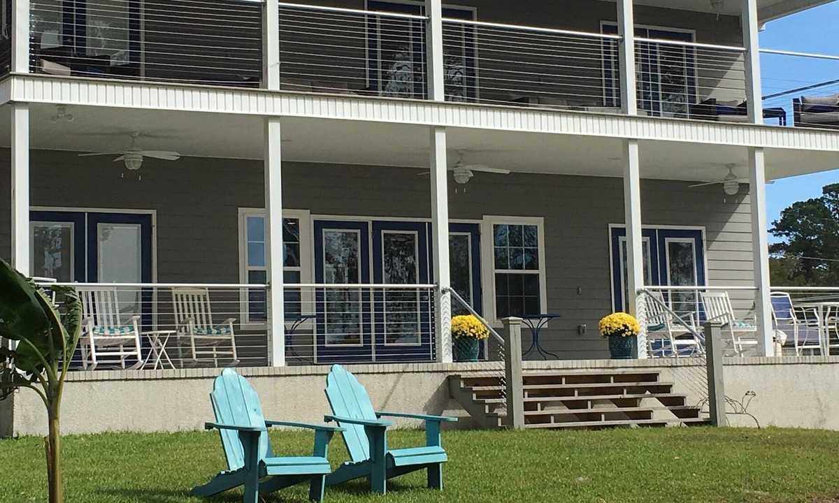 Darien Bed & Breakfast | 5 Bedroom Coastal Home Overlooking the Darien River and Marsh