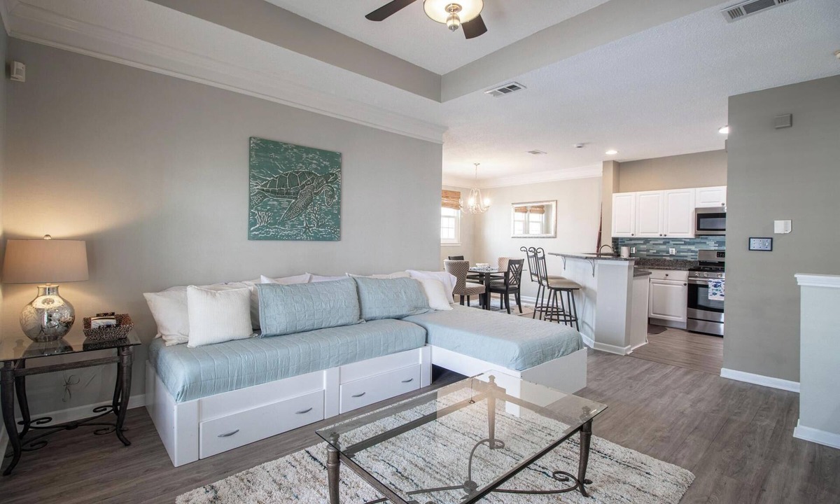 Gulfport Villa | 5 min walk to the beach! In this 945 sq feet 1bed, 1bed Condo!