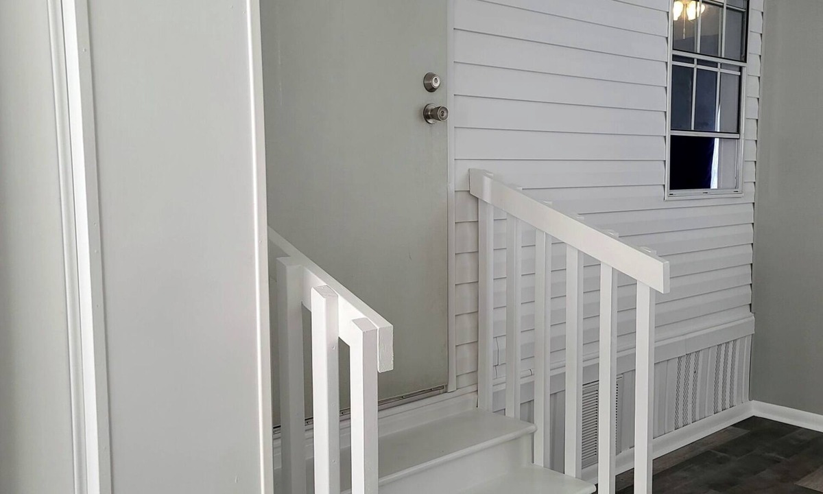 Waynesville Cottage | 55+ ID REQUIRED 30 days minimum