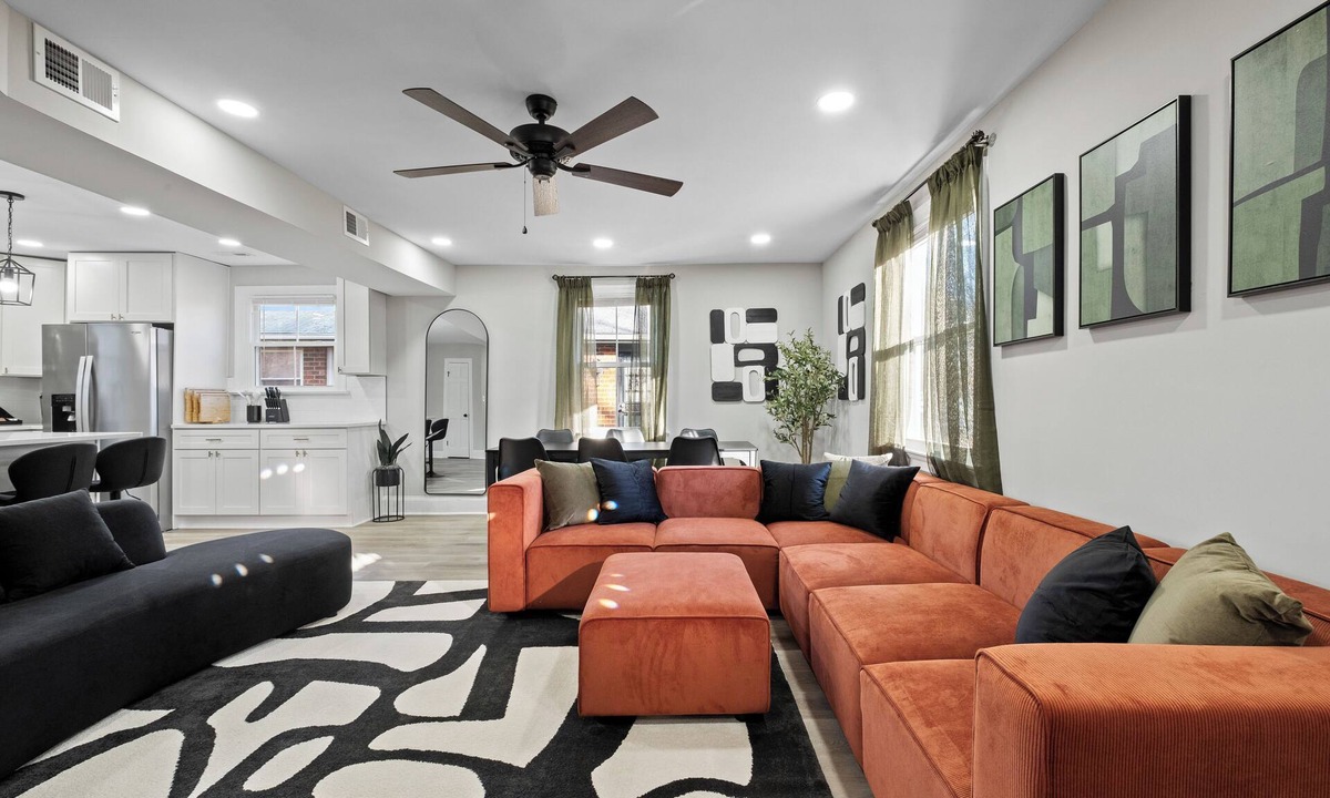 Mosby House | 5BR, Steps to Pickleball, Patio Movie Nights, 10 mins from Downtown Richmond