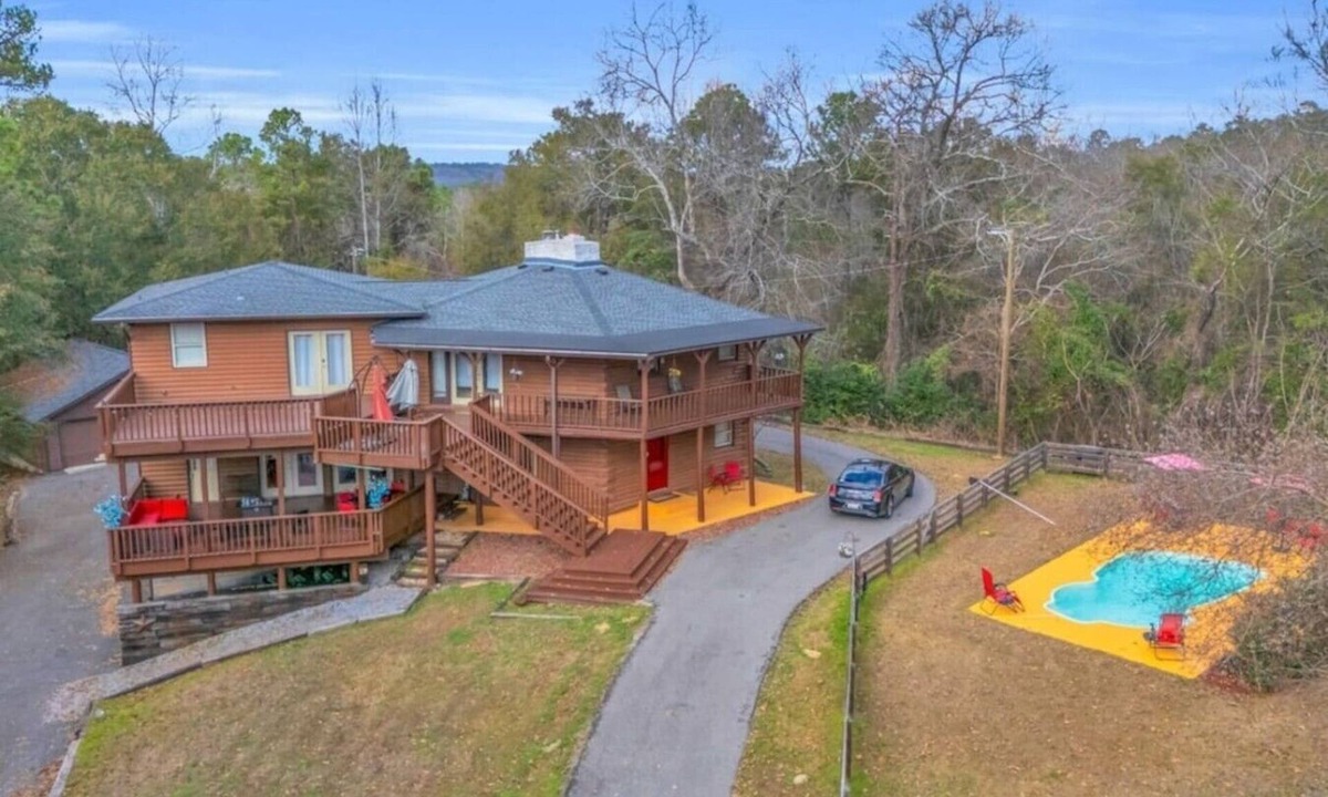 Wetumpka House | 6 Bedrooms | Bar Lounge & Pool | Foosball
