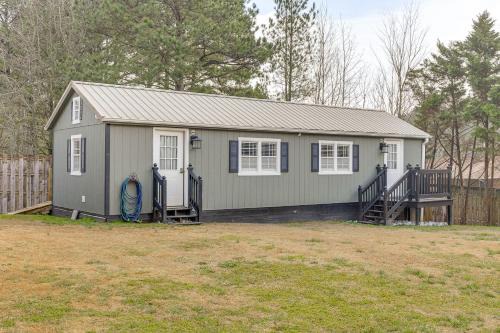 Harvest House | 6 Mi to Clift Farm! Pet-Friendly Guesthouse