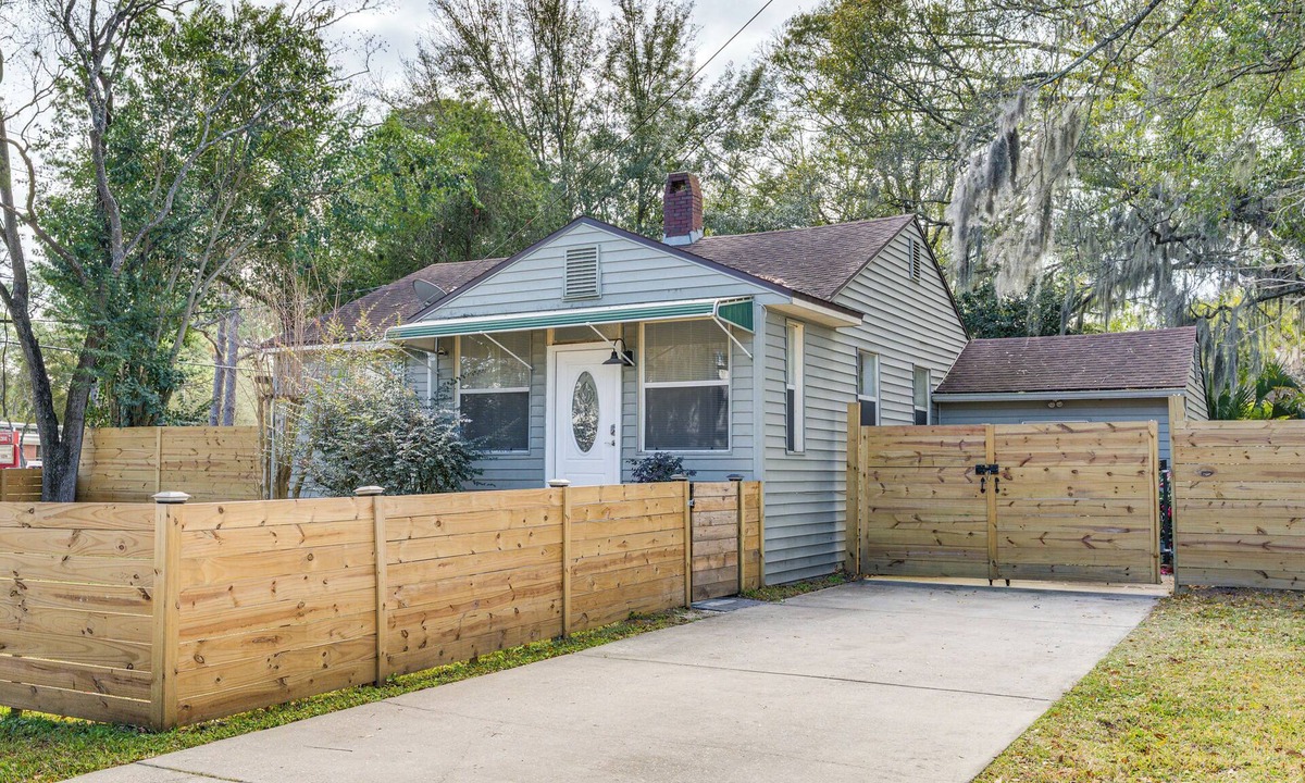 Jacksonville House | 6 Mi to Dtwn Entertainment! Stylish JAX Abode
