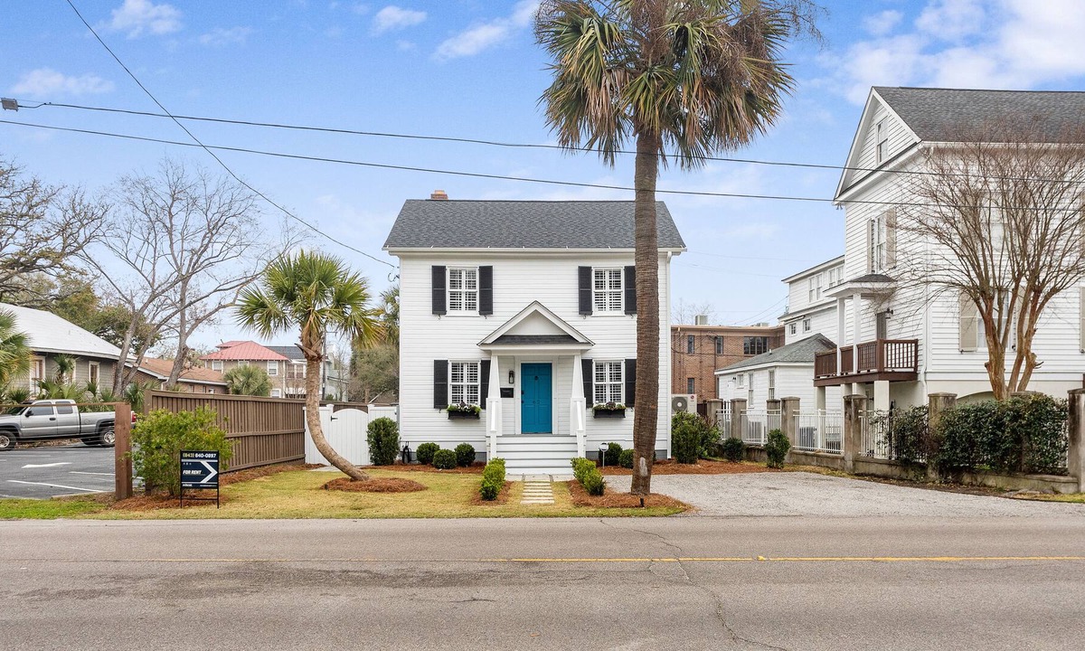 Downtown Charleston House | 62 Barre Street