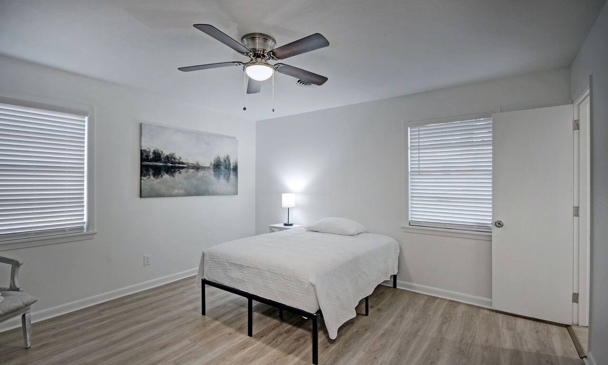 Tougaloo House | 6BR Workforce/Group Stay Near I-55 & I-220