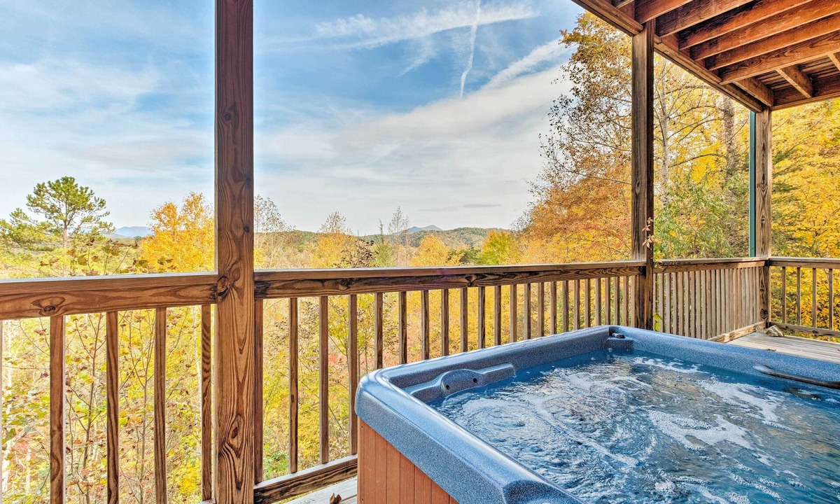 Sevierville Cabin | 8 Mi to Pigeon Forge: Mtn-View Cabin w/Game Room