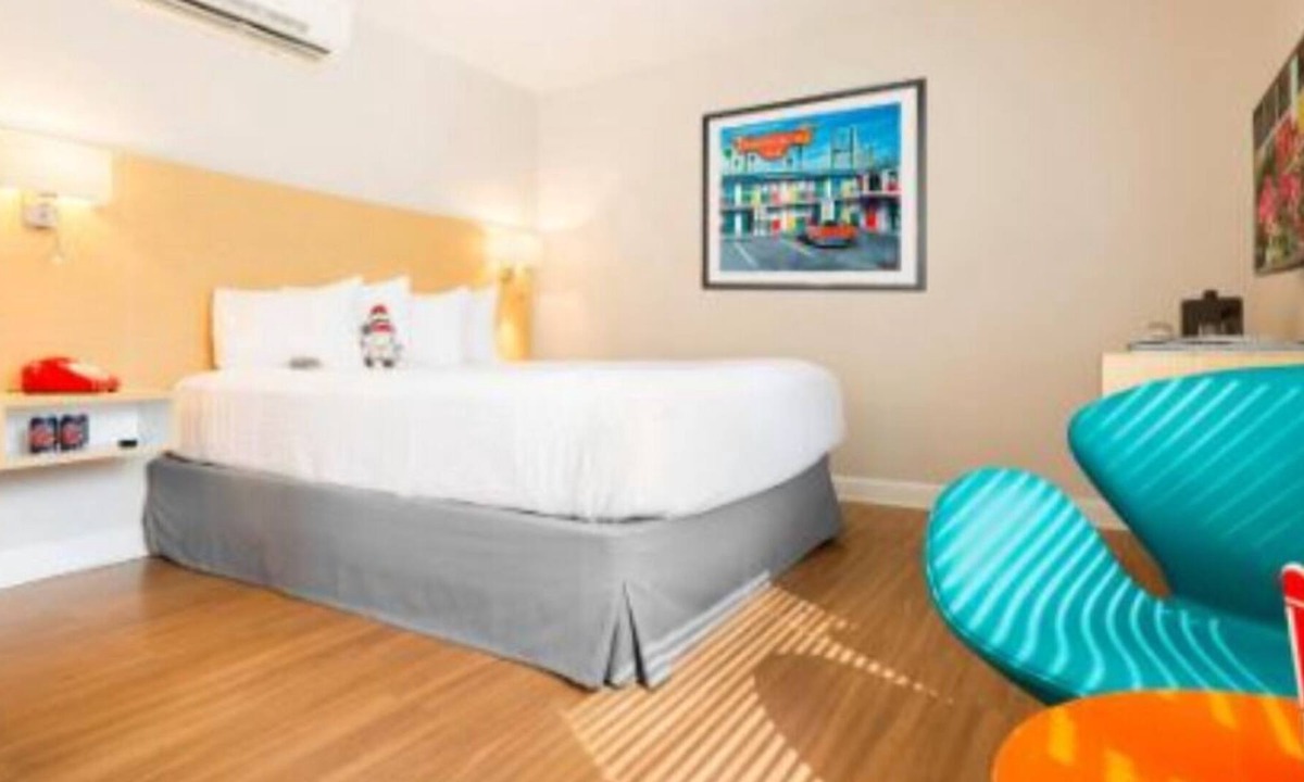 Yamacraw Village House | A Charming Room. Good Location For Your Vacations