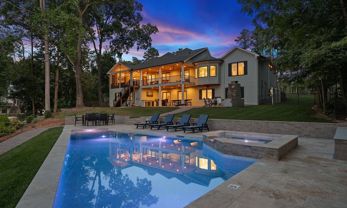 Mooresville House | A Good Distraction | New Pool & Spa | Pets| Sleeps 16