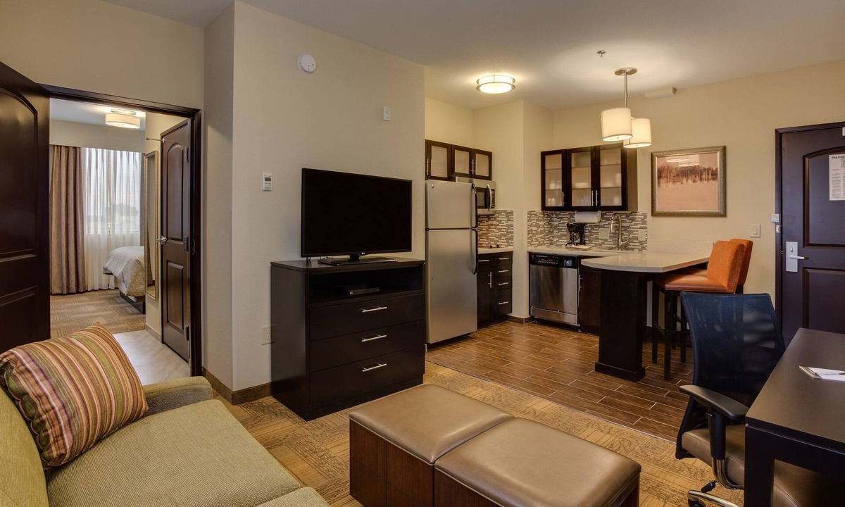 Eagan Park Apartment | Accessible King Studio Near ATL | Free Breakfast + Gym