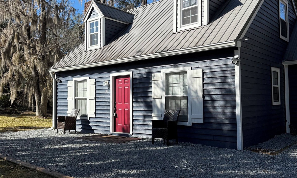 Camden House | Adorable 3-bedroom house with AC in lovely Woodbine