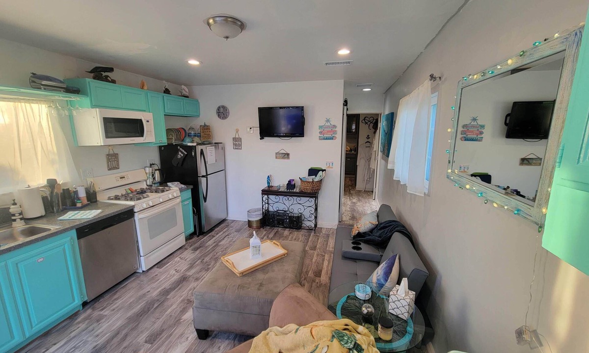 East Side Capistrano House | Adorable Beach House 1/2 mile from the Beach